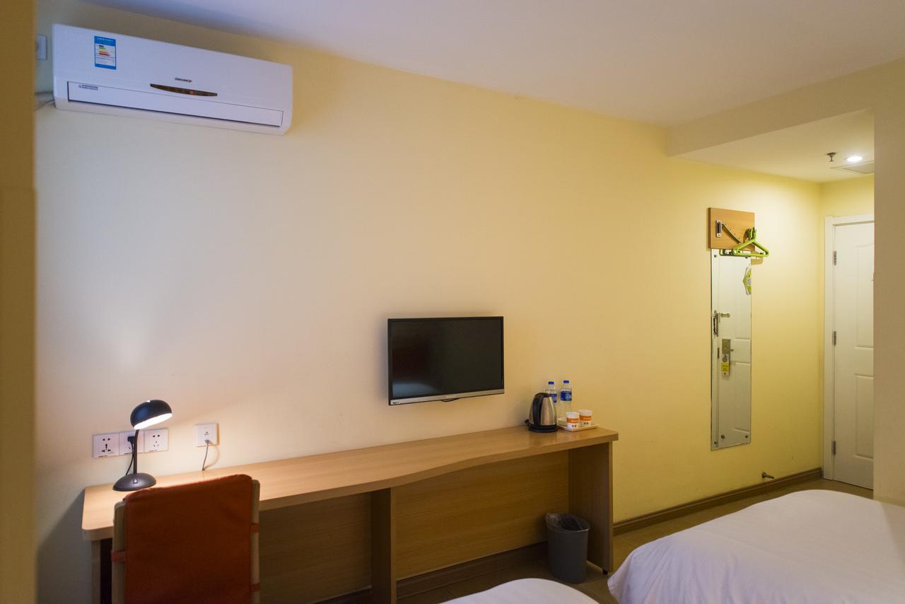 Home Inn Shanghai Century Park Esterno foto
